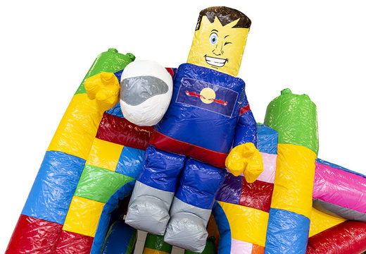 Multiplay lego springkussen met een glijbaan, leuke objecten op het springvlak en opvallende 3D objecten kopen voor kids. Bestel opblaasbare springkussens online bij JB Inflatables Nederland