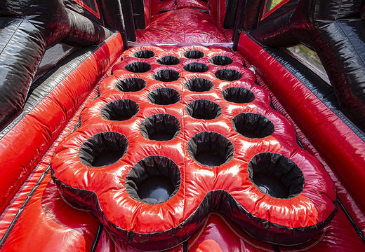 Grote 40 meter lange opblaasbare rood zwarte mega alligator stormbaan kopen. Bestel opblaasbare stormbanen nu online bij JB Promotions Nederland