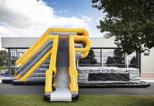 Spectaculaire opblaasbbare Base Jump Pro Slide van 4 en 6 meter hoog en met een extra dikke valmat bestellen voor zowel jong als oud. Koop opblaasbare attractie nu online bij JB Inflatables Nederland 