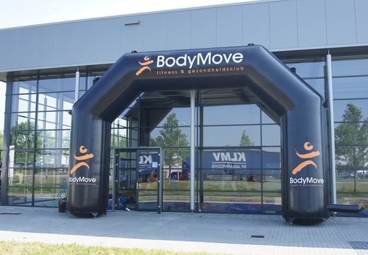Gepersonaliseerde bodymove start & finishboog voor sport evenementen kopen bij JB inflatables Nederland. Bestel nu op maat gemaakte opblaasbare reclamebogen online