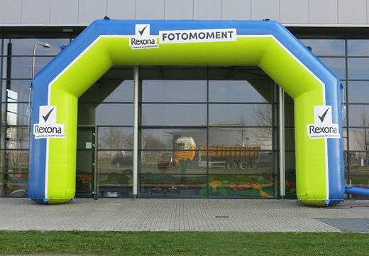 Gepersonaliseerde rexona startboog voor sport evenementen bestellen bij JB inflatables Nederland. Koop nu op maat gemaakte opblaasbare reclamebogen online