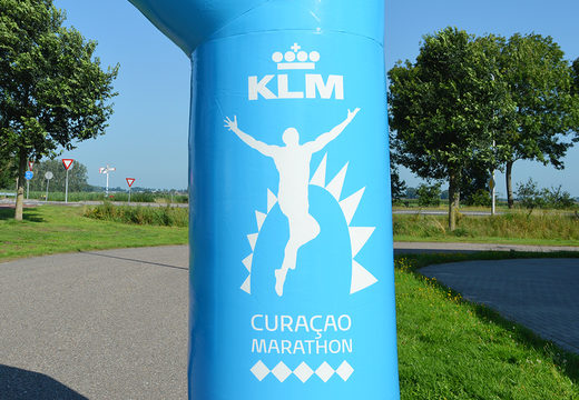 Op maat gemaakte opblaasbare KLM start & finishboog te koop bij JB Promotions Nederland; specialist in opblaasbare reclame artikelen zoals finishbogen
