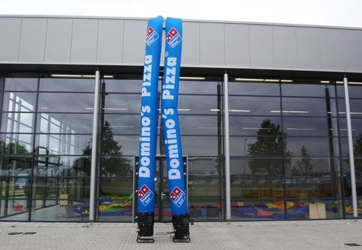 Bestel de opblaasbare Domino's Pizza Skytube op maat bij JB Promotions Nederland; specialist in opblaasbare reclame artikelen zoals inflatable tubes