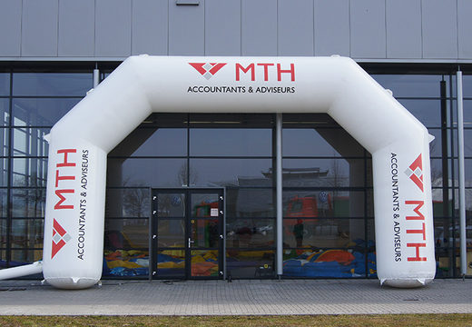 Koop gepersonaliseerde opblaasbare MTH start & finishboog voor promoties bij JB Inflatables Nederland online.  Bestel nu op maat gemaakte opblaasbare reclamebogen
