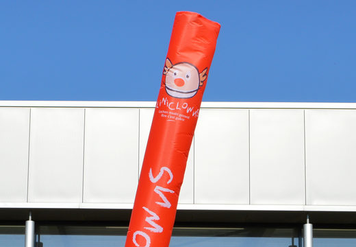 Opblaasbare maatwerk CliniClowns skytube inclusief logo en beelmerk bestellen bij JB Inflatables Nederland. Vraag nu gratis ontwerp aan voor opblaasbare airdancer in eigen huisstijl