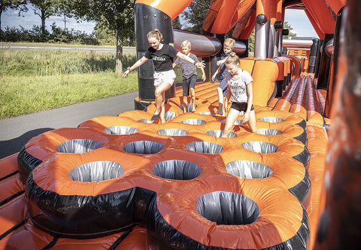Giga opblaasbare modulaire stormbaan bestellen voor kinderen. Koop opblaasbare stormbanen nu online bij JB Inflatables Nederland