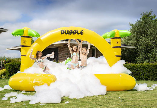 JB Bubbles opblaasbaar open springkussen met schuim bestellen in thema Jungle voor kinderen. Koop opblaasbare springkussens online bij JB Inflatables Nederland