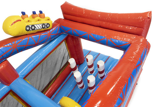 17 meter brede stormbaan in thema rollercoaster met 7 spelelementen en kleurrijke objecten voor kids kopen. Bestel opblaasbare stormbanen nu online bij JB Inflatables Nederland