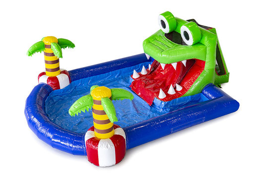Minipark springkasteel met waterglijbaan en zwembad in krokodil thema bestellen voor kids. Koop springkastelen online bij JB Inflatables Nederland