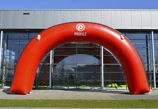 Maatwerk profile reclameboog bestellen bij JB inflatables Nederland. Koop nu op maat gemaakte opblaasbare reclamebogen online
