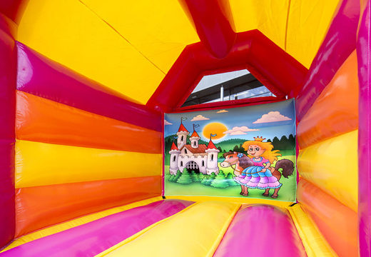 Midi springkasteel in een kleuren combinatie van roze geel te koop in prinses thema voor kinderen. Koop springkastelen online bij JB Inflatables Nederland