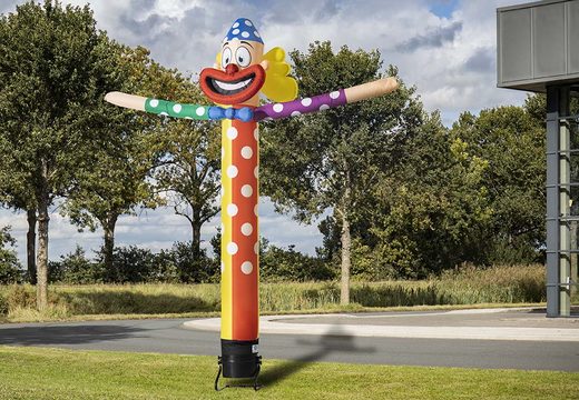 Bestel de 5m skydancer party clown met feest hoed bij JB Inflatables Nederland. Alle standaard opblaasbare skydansers worden supersnel geleverd