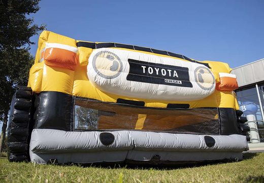 Bestel online opblaasbare maatwerk Toyota Land Cruiser Autobedrijf van der Lind springkastelen in uw eigen huisstijl  bij JB Promotions Nederland; specialist in opblaasbare reclame artikelen zoals maatwerk springkastelen 