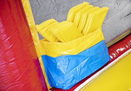 Koop springkasteel met stormbaan en tic tac toe spel voor kinderen. Bestel opblaasbare springkastelen online bij JB Inflatables Nederland