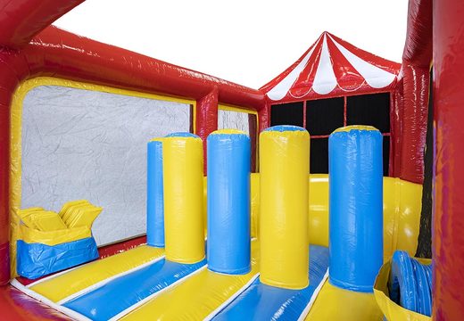 Bestel springkasteel met stormbaan en tic tac toe spel voor kids. Koop springkastelen online bij JB Inflatables Nederland 