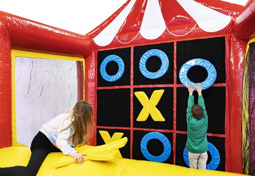 Koop springkussen met stormbaan en tic tac toe spel voor kinderen. Bestel opblaasbare luchtkussens online bij JB Inflatables Nederland