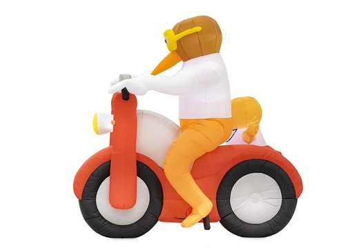 Ooievaar op scooter