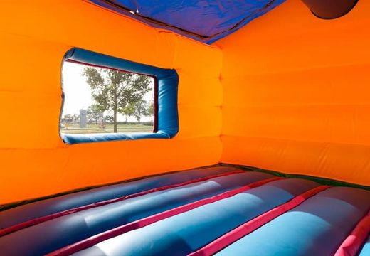 Ballenbak circus springkasteel met op het dak een 3D-object en op de wanden leuke afbeeldingen kopen. Bestel springkastelen online bij JB Inflatables Nederland 