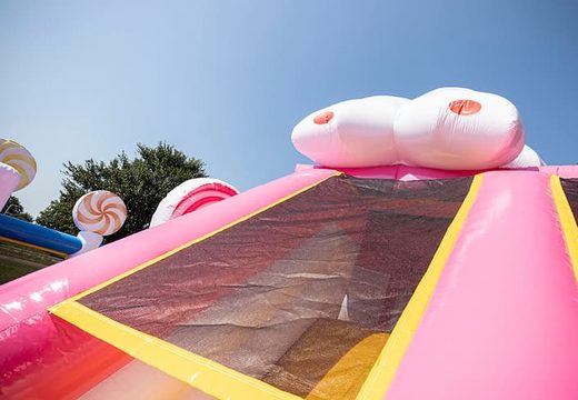 Candyworld luchtkussen met glijbanen, obstakelsn met leuke candy-themed prints bestellen voor kids. Koop luchtkussens online bij JB Inflatables Nederland 