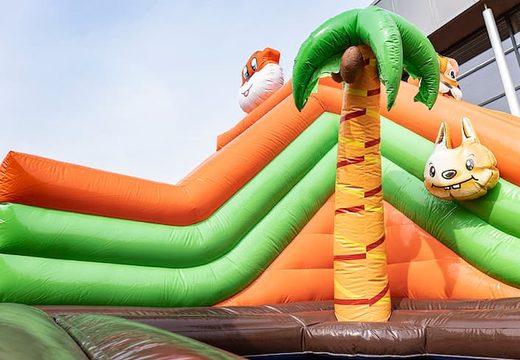 Inflatable jungle springkasteel met glijbanen en leuke obstakels met prints bestellen voor kinderen. Koop springkastelen online bij JB Inflatables Nederland 