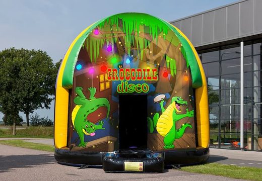 Nu te kopen disco multi-thema 5,5 meter  springkasteel  in Crocodile thema voor kinderen. Bestel opblaasbare springkastelen nu online bij JB Inflatables Nederland