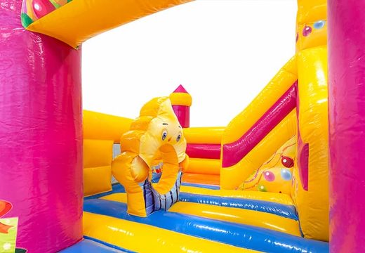 Funcity party springkasteel met aan de binnenkant een glijbaan, het 3D object op het springvlak en leuk feest design kopen voor kids. Bestel springkastelen online bij JB Inflatables Nederland