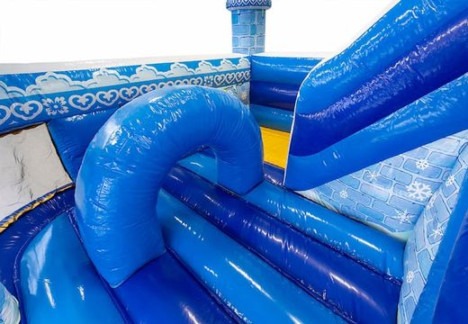 Funcity prinses springkasteel in blauw met aan de binnenkant een glijbaan, het 3D object op het springvlak en leuk prinses design bestellen voor kinderen. Koop springkastelen online bij JB Inflatables Nederland