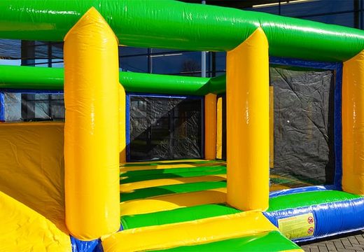 Multiplay indoor standaard springkasteel in een beperkte hoogte van 2,74 meter en met een glijbaan kopen voor kinderen. Bestel springkastelen online bij JB Inflatables Nederland