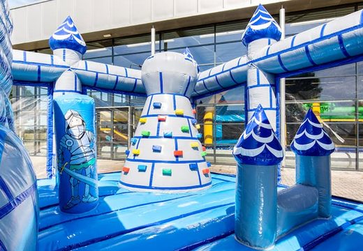 Springkasteel in kasteel thema met een glijbaan bestellen voor kinderen. Bestel springkastelen online bij JB Inflatables Nederland