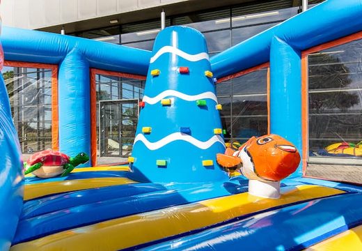 Indoor seaworld springkussen met een glijbaan bestellen voor kinderen. Koop springkussens online bij JB Inflatables Nederland