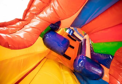 Overdekt kruiptunnel luchtkussen in thema circus kopen met obstakals, een klimhelling en glijhelling voor kinderen. Bestel luchtkussens online bij JB Inflatables Nederland