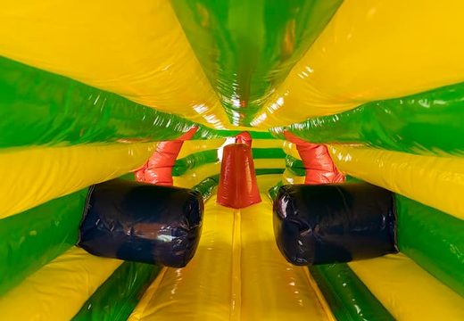 Inflatable kruiptunnel in gorilla thema met obstakals, een klimhelling en glijhelling voor kinderen gebruiken. Koop springkastelen online bij JB Inflatables Nederland