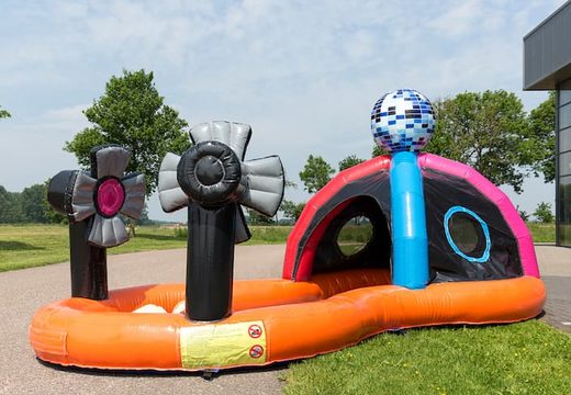 Playzone disco springkasteel met plastic ballen en 3D objecten bestellen voor kinderen. Koop springkastelen online bij JB Inflatables Nederland 