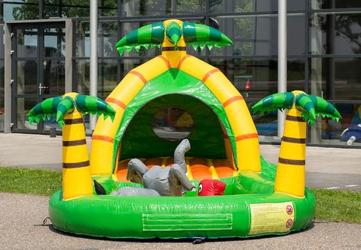 Bestel playzone springkasteel in thema jungle met plastic ballen en 3D objecten kopen voor kids. Bestel springkastelen online bij JB Inflatables Nederland 