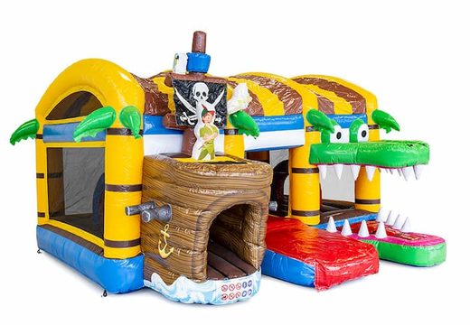 Opblaasbaar multiplay piraat springkasteel met een glijbaan in het midden en 3D objecten kopen voor kinderen. Bestel springkastelen online bij JB Inflatables Nederland