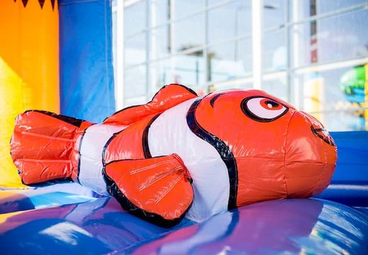 Maxifun super springkussen in felle kleuren en leuke 3D figuren in clownvis thema kopen bij JB Inflatables Nederland. Bestel springkussens nu online bij JB Inflatables Nederland