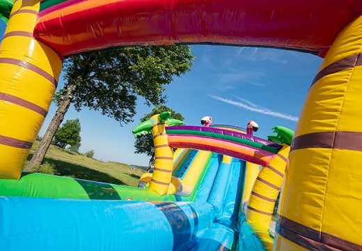 Bestel Drop & Slide Jungle Springkasteel met dubbel glijbaan voor kinderen. Koop springkastelen online bij JB Inflatables Nederland 