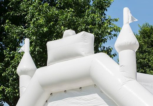 Standaard wit springkastelen in huwelijk thema in de vorm van een kasteel voor kinderen kopen. Koop springkastelen online bij JB Inflatables Nederland