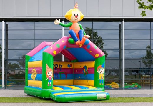 Standaard feest springkastelen in opvallende kleuren met bovenop een groot 3D object bestellen voor kinderen. springkastelen online te koop bij JB Inflatables Nederland
