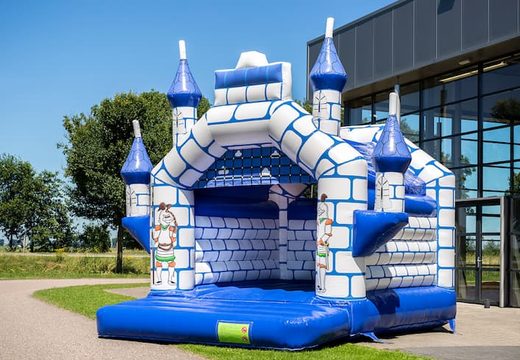 Bestel standaard kasteel springkussen in blauw met een ridder thema voor kinderen. Koop springkussens online bij JB Inflatables Nederland