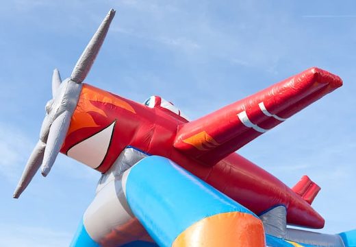 Standaard vliegtuig springkussen bestellen in opvallende kleuren met bovenop een groot 3D object voor kinderen. Springkussens online te koop  bij JB Inflatables Nederland