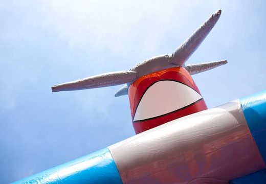 Standaard vliegtuig luchtkussen kopen in opvallende kleuren met bovenop een groot 3D object voor kinderen. Bestel luchtkussens online bij JB Inflatables Nederland