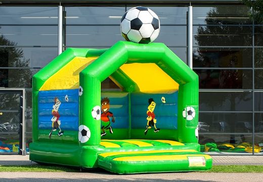 Standaard springkussen bestellen in opvallende kleuren met bovenop een groot 3D voetbal object voor kinderen. Springkussens online te koop bij JB Inflatables Nederland
