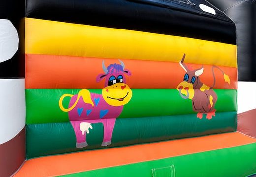 Super springkasteel overdekt kopen in thema koetje voor kinderen.  Bestel springkastelen online bij JB Inflatables Nederland