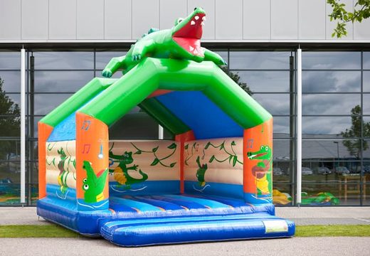 Super springkasteel overdekt kopen met vrolijke animaties in thema krokodil voor kinderen. Bestel springkastelen online bij JB Inflatables Nederland