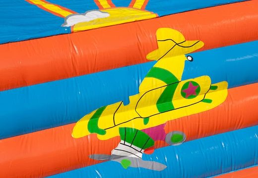 Super springkasteel overdekt kopen in thema vliegtuig voor kinderen.  Bestel springkastelen online bij JB Inflatables Nederland