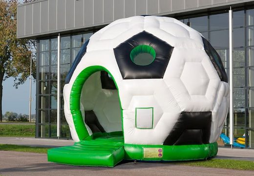 Groot springkasteel overdekt kopen in voetbal thema voor kinderen. Bestel springkastelen online bij JB Inflatables Nederland