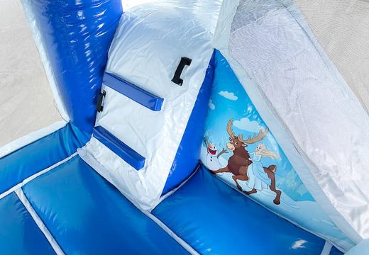 Klein overdekt opblaasbaar multiplay springkasteel met glijbaan te koop in thema Frozen voor kinderen