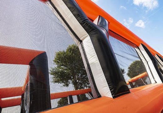 Grote opblaasbare oranje Archery Boarding 10 x 20m kopen voor zowel jong als oud. Bestel opblaasbare boarding nu online bij JB Inflatables Nederland 