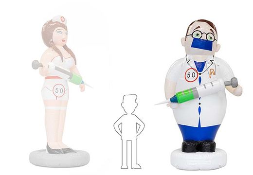 Opblaasbare abraham dokter pop met grote spuit in zijn hand kopen als blikvanger